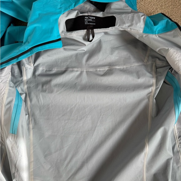 Arc’teryx Alpha SV - Large - Picture 9 of 16